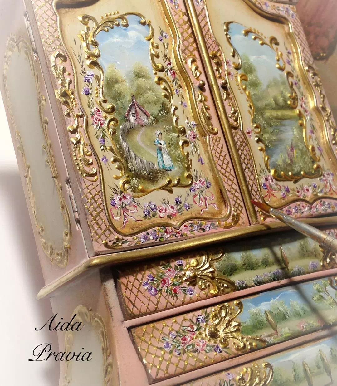 Armoire 144 décorée